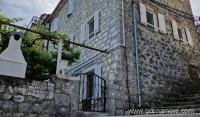 Archaia, zasebne nastanitve v mestu Morinj, Črna gora